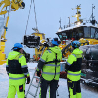 Rolf, Knut og Jakob på Rødholmen i Lødingen