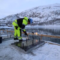 Flammekaster funker best til issmelting.